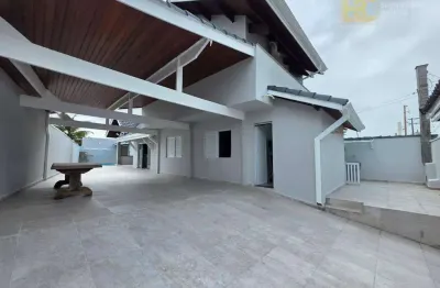 Sobrado com piscina apenas 150 metros do mar - beira mar - peruíbe/sp