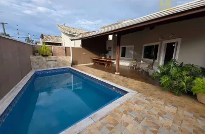 Casa com 3 dormitórios e piscina próximo ao mar  - Samburá - Peruíbe/SP