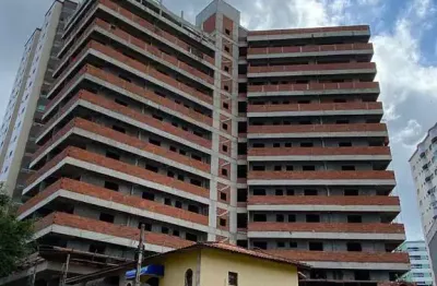 Belíssimo apartamento, à 150m do mar e espaço para lazer