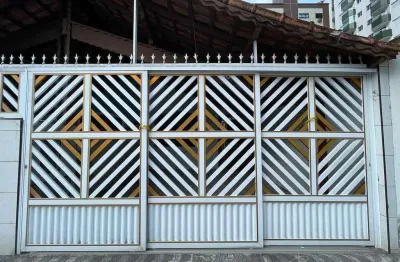 Belíssima casa, ampla, à 50m do mar e fino acabamento
