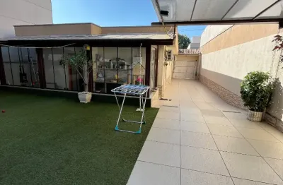 Linda casa térrea móveis sob medida salão de festas 4 garagens