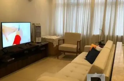Sobradão todo reformado ipirangam, com 03 quartos e 02 vagas.