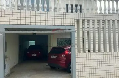 Casa a venda na mooca com entrada lateral, 3 quartos e quintal