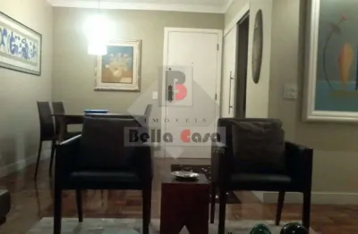 Apartamento totalmente reformado,amplo ,claro e arejado.próximo as principais vias do bairro