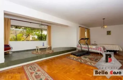 Casa na mooca com 3 dormitórios sendo 1 suite , totalizando 4 banheiros 2 salas com 6 vagas