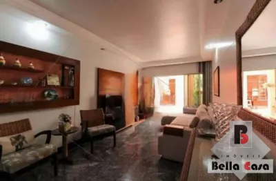 Sobrado a venda na mooca com 3 suítes, quintal e entrada lateral