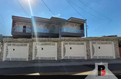 Novo - 175 m² - 3 dormitórios, 1 suíte, terraço, 5 vagas de garagem, espaço para churrasqueira