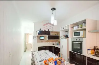 Sobrado com 3 quartos, quintal e churrasqueira a venda na vila prudente