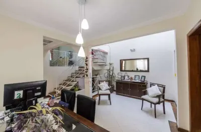 Sobrado a venda no bairro da mooca com quintal, 3 quartos, 4 vagas