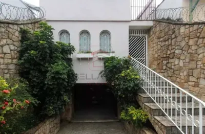 Casa a venda com 225m, com 3 dormitórios 1 suite  4 banheiros com 5 vagas de garagem coberta