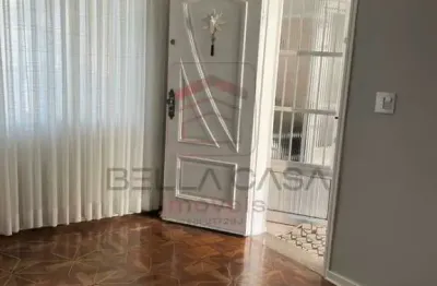 Casa térrea ampla - 2 dormitórios - vagas de garagem - churrasqueira e  quintal