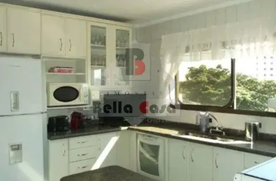 137 m² - 3 dormitórios, 1 suite, 2 vagas de garagem.