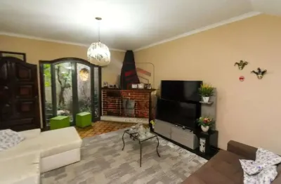 Sobrado com 3 quartos e 4 banheiros à venda, 276 m²