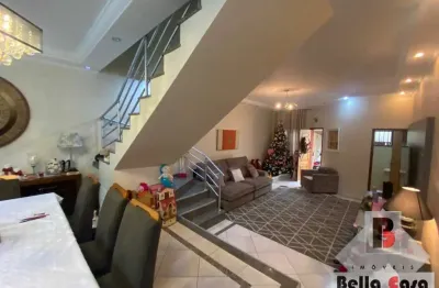Casa a venda totalmente reformada com quintal e churrasqueira
