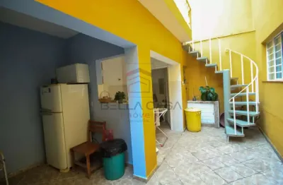 Sobrado na mooca de 139 m2 com 3 dormitórios, 1 vaga, quintal e churrasqueira
