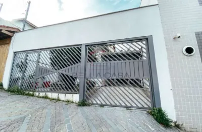 Casa terrea a venda no bairro da mooca com quinta, entrada lateral.