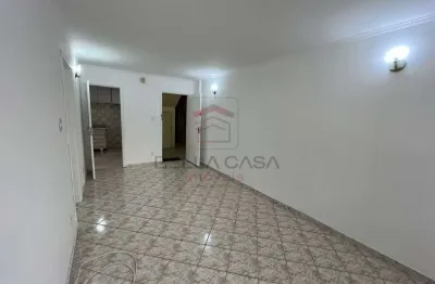 Prédio antigo conservado - térreo - 87 m² com quintal e vaga de garagem - 3 dormitórios e 2 w.c. -