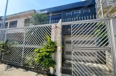 Sobrado no tatuapé, 03 quartos sendo 01 suíte e 03 vagas