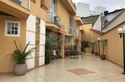 Sobrado em  condominio fechado com 3 suites e 4 vagas