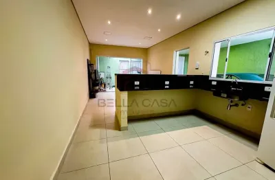 Casa terrea a venda com 2 quartos, 3 vagas e quintal com churrasqueira