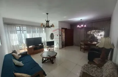Casa terreá para locação em frente a uma praça bem tranquila e com vigia 24 horas
