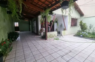 Casa térrea a venda- 3 dormitórios 3 vagas de garagem , quintal e churrasqueira