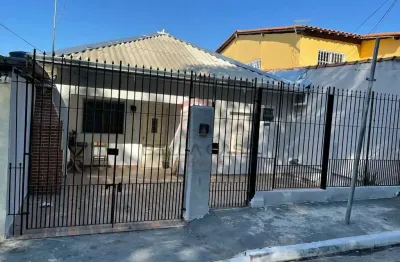 Oportunidade    para   renda    terreno   com   3 casas   todas   alugada