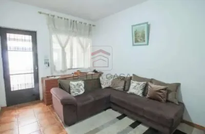 Sobrado para venda - 112m² -  2 quartos, 1 suíte, banheiro de serviço e 1 vaga coberta de garagem