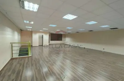 Galpão comercial na mooca, 900 m2 de construção e mezanino