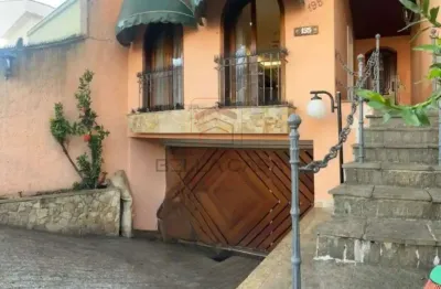 Sobrado com 4 quartos e 3 banheiros à venda, 271 m²