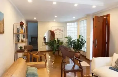 Casa com 3 quartos para alugar na Rua Baceúnas, 308, Mooca, São Paulo