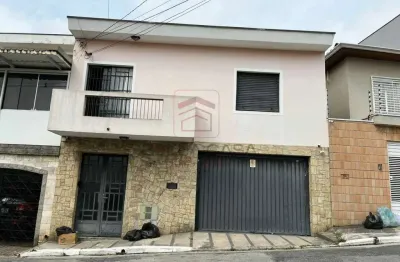 Sobrado - 3 quartos, cozinha, sala de jantar, sala de estar, quintal, churrasqueira, 2 vagas.