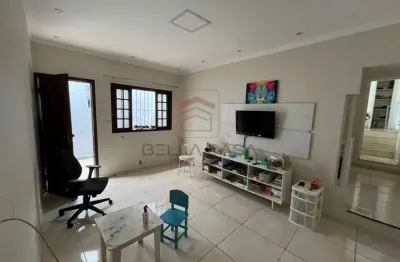 Sobrado - 3 quartos, cozinha, sala de jantar, sala de estar, quintal, churrasqueira, 2 vagas.