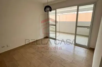 Excelente apartamento próximo ao me, piso frio, com armários.