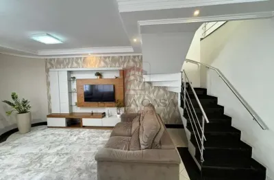 Sobrado a venda na mooca com 3 quartos, quintal, entrada lateral e churrasqueira