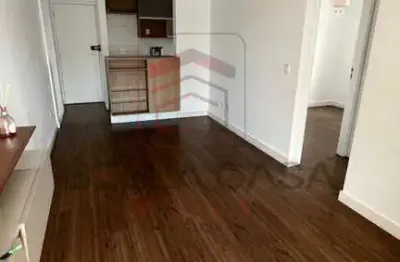 Apartamento com armários embutidos, 2 dormitórios, 1 suíte e 2 vagas