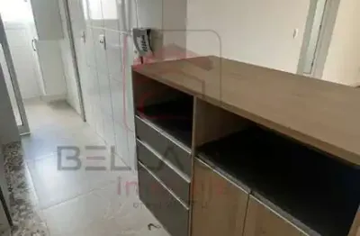Apartamento com armários embutidos, 2 dormitórios, 1 suíte e 2 vagas