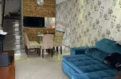 Sobrado para venda em condomínio fechado com 2 suítes, lavabo e 2 vagas cobertas