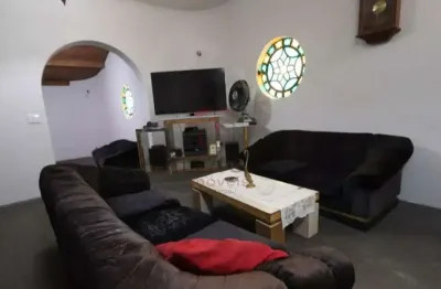 Casa com 3 quartos para alugar na Rua Alocásias, 35, Vila Industrial, São Paulo