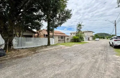 Casa com 3 quartos à venda na Avenida Vinte e Nove de Abril, 1505, Piçarras, Guaratuba