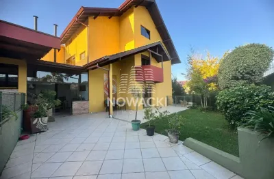Casa padrao com 4 dormitorios, suite e ate 6 vagas no campo comprido