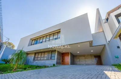 Casa alto padrão com 4 suites e 4 vagas ao lado do parque barigui