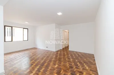 Apartamento face norte,  reformado com 3 dormitórios e 1 vaga no água verde