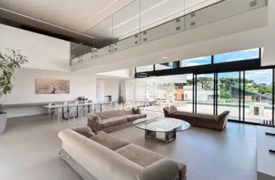 Casa de altissimo padrão em condomínio! possui 4 suítes e 4 vagas de garagem!
