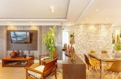 Excelente sobrado a venda com 3 quartos e 2 vagas no seminário!