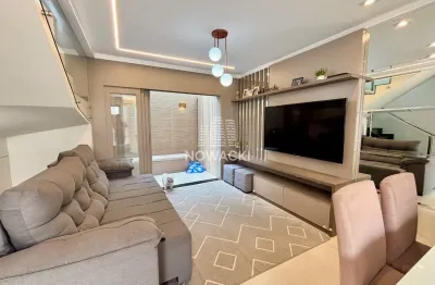 Sobrado em condomínio com 3 dormitórios, suíte e 2 vagas no campo comprido