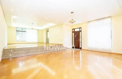 Excelente casa com jardim em rua sem saida com 4 dormitórios e 6 vagas no campo comprido!