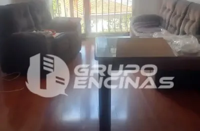 Um apartamento de três dormitorios localizado na cidade de são paulo