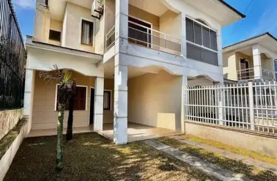Lindo sobrado duplex em bairro de moradores em tramandaí