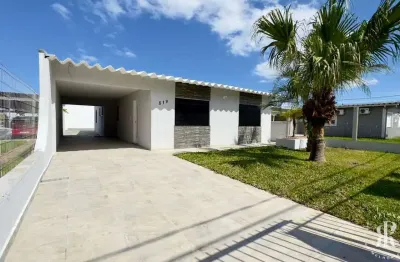 Casa reformada com 3 dormitórios e amplo pátio na zona nova